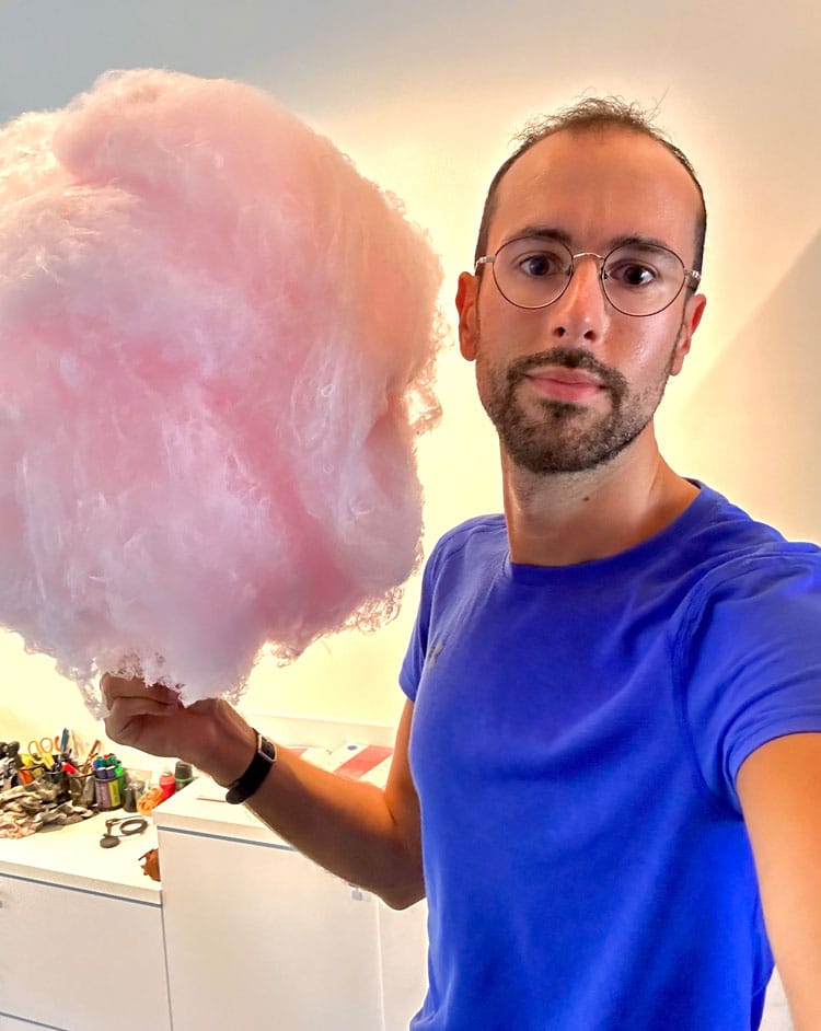 Guillaume de Ryckel se lance dans la location d'une machine à barbe à papa